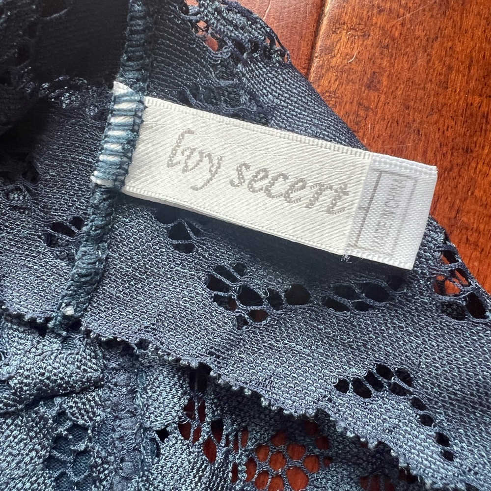 🌻Ivy Secret bralette-padded. Size medium fits more like a small.🌻 - Picture 4 of 5